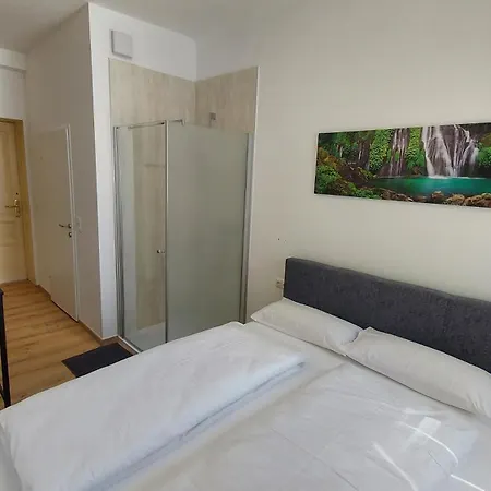 6 -easy Apartman *